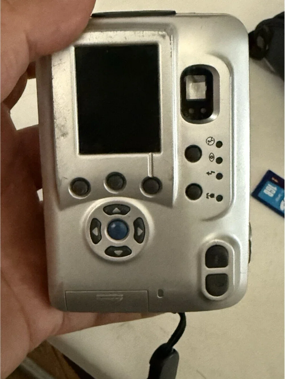 HP PhotoSmart 812, 4.0 MP Compact Digital Camera W/case, 1gb Memory Card , Works